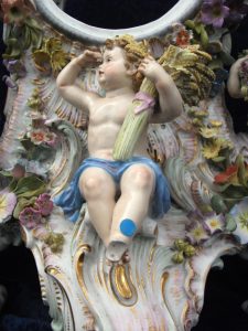 Putti w foot missing